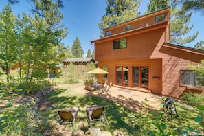 A modern two-story house with a patio area, outdoor furniture, and a stone pathway. - Shuttle to Ski Resort: Northstar Home! (Truckee)