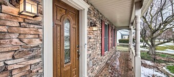 East Earl Retreat w/ Hot Tub < 4 Mi to Town!