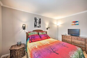 House (4 Bedrooms) | Interior - East Earl Retreat w/ Hot Tub < 4 Mi to Town! (East Earl)