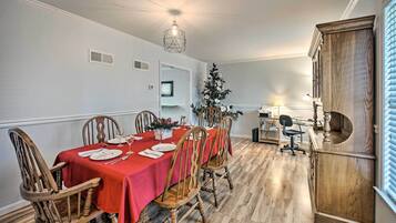 House (4 Bedrooms) | Interior