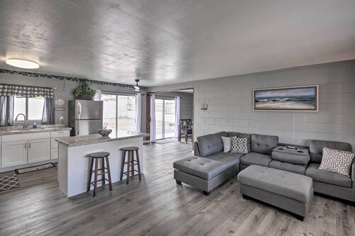 Centrally Located Gem With Laughlin Strip Views!