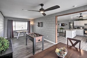 Game room - Centrally Located Gem With Laughlin Strip Views! (Bullhead City)