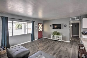TV, video-game console - Centrally Located Gem With Laughlin Strip Views! (Bullhead City)