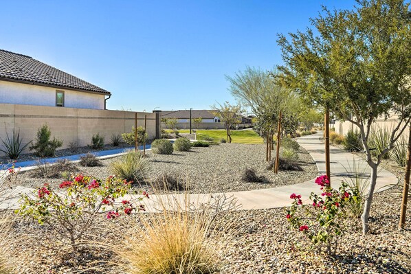 Property grounds - Glendale Home Near Desert Diamond Arena! (Glendale)