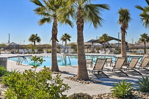 Outdoor pool - Glendale Home Near Desert Diamond Arena! (Glendale)