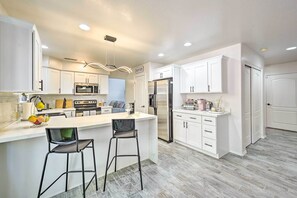 House (4 Bedrooms) | Private kitchen | Microwave, oven, stovetop, dishwasher - Quaint Flagstaff Retreat w/ Outdoor Dining! (Flagstaff)