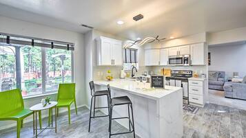 Maison (4 Bedrooms) | Cuisine privée | Micro-ondes, four, plaque de cuisson, lave-vaisselle