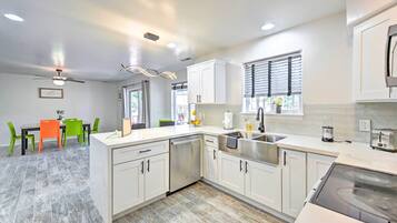 House (4 Bedrooms) | Private kitchen | Microwave, oven, stovetop, dishwasher