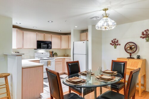 Deck & Resort Amenities: Phoenix Escape By Hiking