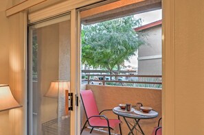 Apartment (1 Bedroom) | Interior - Phoenix Couples Condo w/ Deck & Resort Amenities! (Phoenix)