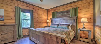 Hot Tub & Game Room: Secluded Franklin Getaway