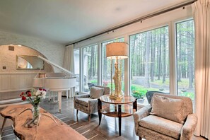 Interior - 'casa Reál' ~ Expansive Woodstock House w/ Hot Tub (Woodstock)