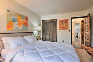 Interior - 'casa Reál' ~ Expansive Woodstock House w/ Hot Tub (Woodstock)