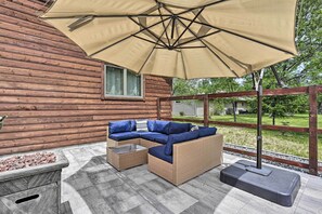 House (3 Bedrooms) | Interior - Cabin 1 Mi to Sand Valley, 1 Block to Beach (Nekoosa)