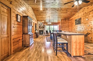 Interior - Log Cabin w/ Deck & Hot Tub: 5 Mi to Dollywood! (Sevierville)