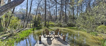 Peaceful Cottage w/ Grill & Yard in Grass Valley!