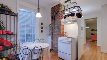 Apartment (0 Bedroom) | Bahagian dalam