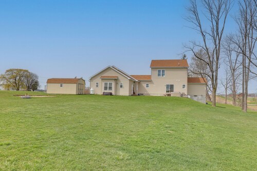 Geneva Studio, 3 Miles to Seneca Lake!