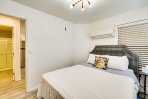 Apartment (1 Bedroom) | 1 bedroom, laptop workspace, iron/ironing board, bed sheets - Vacation Rental Near Las Vegas Strip With Pool! (Las Vegas)