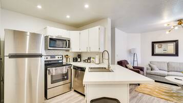 Apartment (1 Bedroom) | Private kitchen | Microwave, oven, stovetop, dishwasher