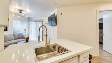 Apartment (1 Bedroom) | Private kitchen | Microwave, oven, stovetop, dishwasher