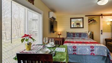 Apartment (0 Bedroom) | Interior