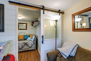 Apartment (0 Bedroom) | Interior