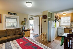 Apartment (0 Bedroom) | Interior