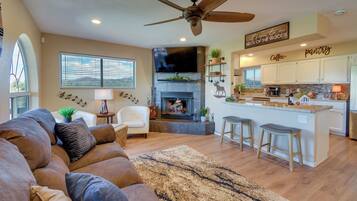 House (3 Bedrooms) | Interior