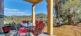 5 Mi to Dtwn Prescott: Home w/ Deck & Mtn Views