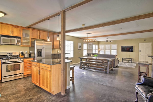 Cottage (2 Bedrooms) | Interior - 2 Mi to Dtwn Phoenix: Cottage w/ Private Yard! (Phoenix)