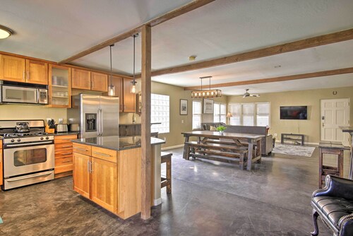 Work, Play, Explore! Cottage 2 Mi to Dtwn Phoenix