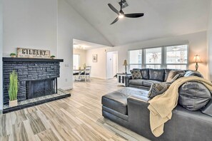 Living area - Updated Gilbert Home w/ Pool, Outdoor Dining Area (Gilbert)