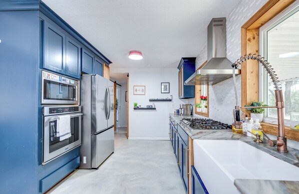 House (3 Bedrooms) | Interior