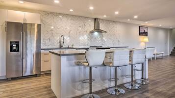 House (5 Bedrooms) | Interior