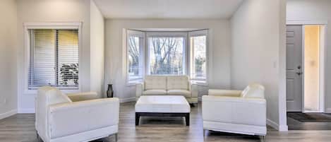 House (5 Bedrooms) | Interior