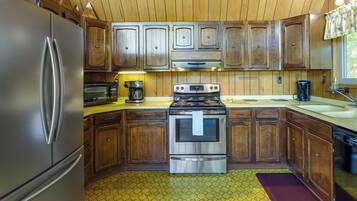 House (5 Bedrooms) | Interior