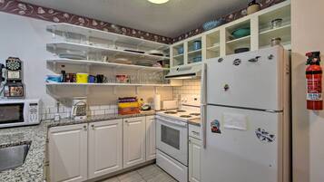 Apartemen (2 Bedrooms) | Dapur pribadi | Microwave, oven, kompor, dan mesin pencuci piring