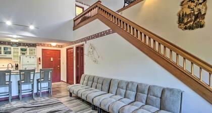 Resort Condo w/ Lake + Pool ~ 5 Mi to Flume Gorge!