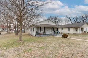 House (2 Bedrooms) | Interior - Walkable & Updated Nevada Home: Family Friendly! (Nevada)