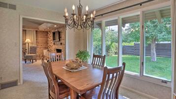 House (4 Bedrooms) | Interior