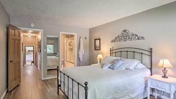 House (3 Bedrooms) | 3 bedrooms, iron/ironing board, free cribs/infant beds, bed sheets