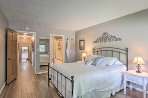 House (3 Bedrooms) | 3 bedrooms, iron/ironing board, free cribs/infant beds, bed sheets - Charming Sturgis Home < 1 Mi to Downtown! (Sturgis)