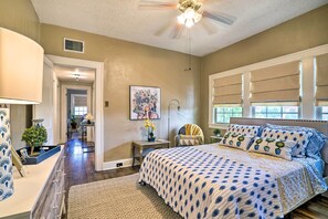 House (2 Bedrooms) | Interior - Centrally Located El Paso Abode w/ Porch! (El Paso)