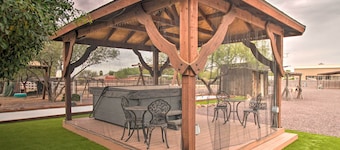 Phoenix 'kick Back Corral' w/ Outdoor Oasis!