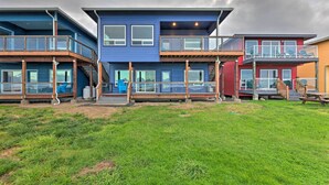 A modern multi-story house with a flat roof, large windows, and a covered outdoor area. - Sanderling Sea Cottages, Unit 6 w/ Beach Access! (Waldport)