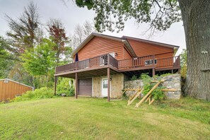 House (2 Bedrooms) | Interior - Charming Curtis House: Large Deck w/ Lake View! (Curtis)