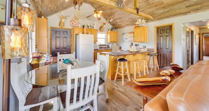 Incredible Log Home: 1 Mile From Lake Tenkiller