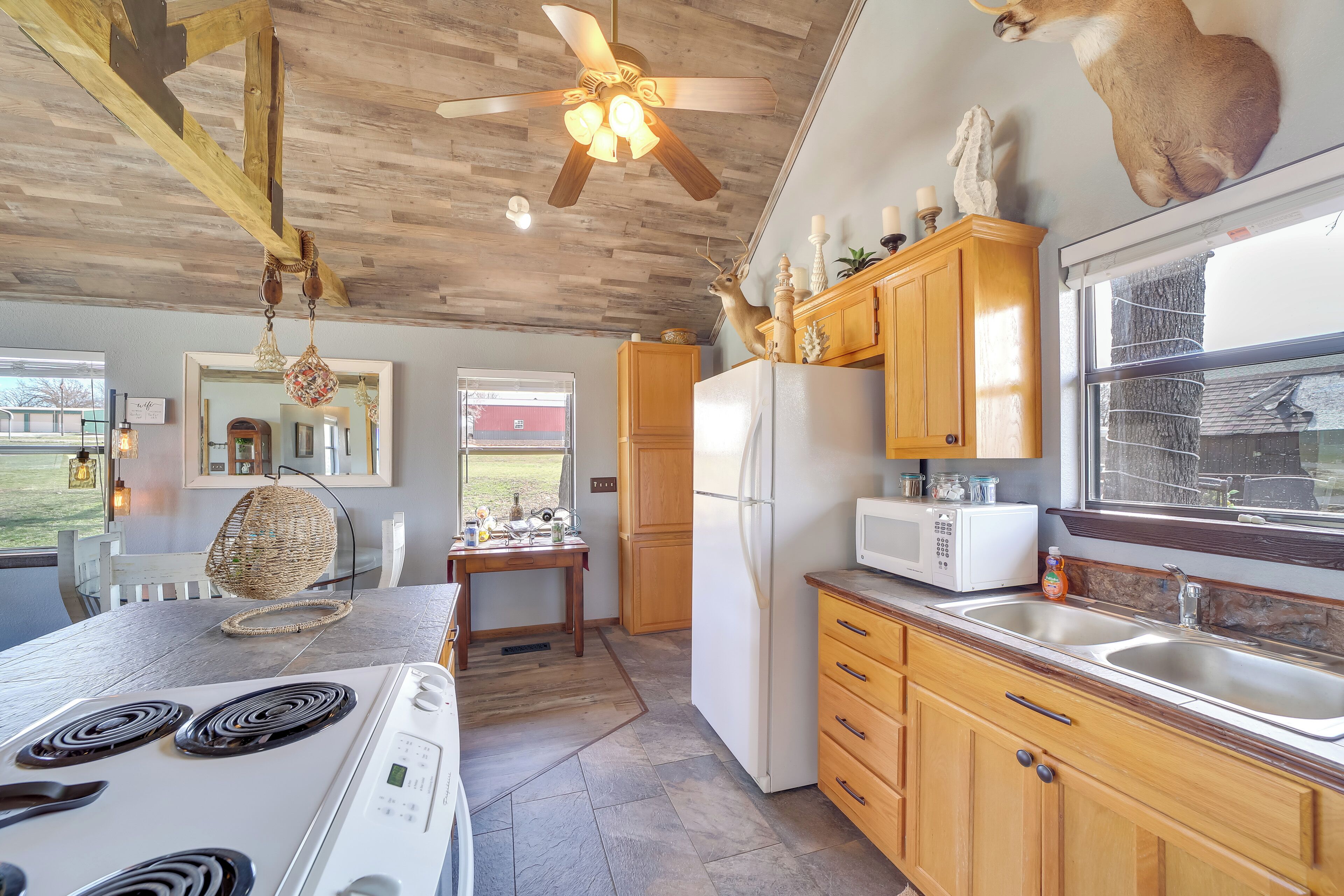 House (2 Bedrooms) | Interior