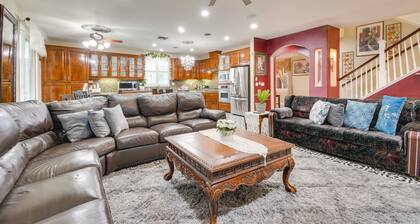 Luxe Atwater Home w/ Patio: 10 Mi to Yosemite Lake